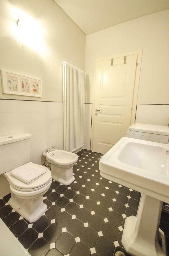 Azeglio Apartment, A Due Passi Da Piazza Maggiore Bologna Exteriör bild